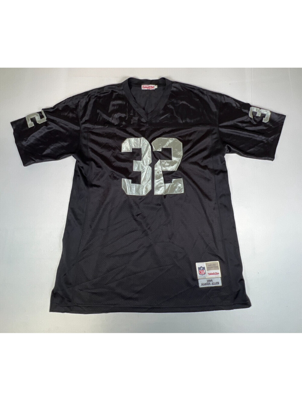 Mitchell & Ness Men 54 Black Marcus Allen 1984 Raiders Replica Football Jersey